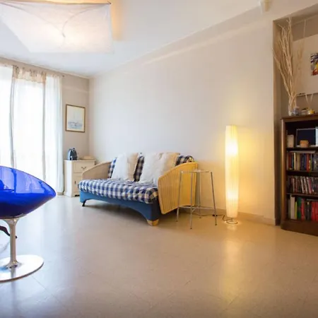 Apartment Large 1 Bedroom With Balcony City Centre *