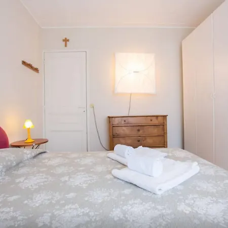 Large 1 Bedroom With Balcony City Centre Cannes