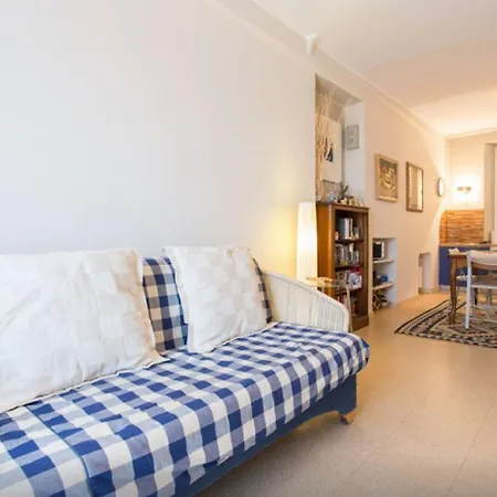 Large 1 Bedroom With Balcony City Centre