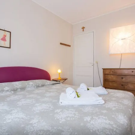 Apartmán Large 1 Bedroom With Balcony City Centre